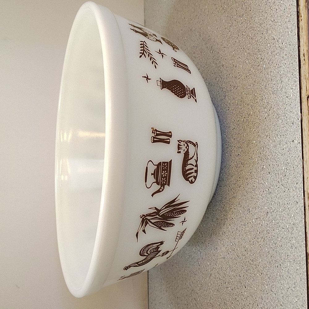 Pyrex White Ovenware Early Americana, Eagle Cinderella 2 ½ QT Mixing Bowl 403